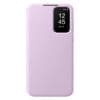 Samsung Smart View Wallet Case für Galaxy A35, Lavender Benachrichtigungen ganz einfach ablesen Mit dem Smart View Wallet Case schützt du dein Galaxy A35 5G gut und smart. Über das Sichtfenster kannst du dein Smartphone bedienen. Nimm Anrufe an oder lehne sie ab, bleib über Benachrichtigungen auf dem Laufenden oder überprüfe den Akkustatus – alles ganz bequem ohne das Case öffnen zu müssen. Und wenn du das Case öffnest, findest du eine praktische Kartenhalterung in der Innenseite, damit du deine wichtigsten Karten schnell zur Hand hast. Außerdem kann das Smart View Wallet Case nicht nur die Rückseite deines Smartphones, sondern auch das Display vor Kratzern und bei Stürzen schützen.