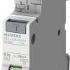 Siemens 5SV13166KK13 Nicht kategorisiert Europa, ich komme! Der Länderstecker World to Europe ist ideal, wenn Sie in Länder mit Schutzkontakt-Steckdosenstandard reisen. So können Sie vor Ort alle Ihre 2- und 3-poligen Geräte anschliessen.