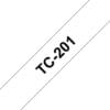 Schriftband TC-201 (lam.) Schwarz auf Weiß BxL 12mm x 7,7m Das Brother STe-151 Schablonenband mit weißer Schrift auf transparentem Hintergrund (nicht klebend) wurde speziell für elektrolytische Beschriftungen entwickelt. Es ist mit einer temperaturempfindlichen Schicht versehen, die Tinte oder eine spezielle Flüssigkeit für die direkte Kennzeichnung von elektrisch leitenden Oberflächen oder Metallteilen enthält. Beim Druck der Schablone werden kleine Löcher integriert, die beim anschließenden Ätzverfahren dafür sorgen, dass das Elektrolyt das Band durchdringt. Ein Stempel mit Signierfilz o. ä. wird auf dem Band platziert und in das Metall eingedrückt (erforderliches elektrochemisches Equipment nicht über Brother verfügbar). Schließlich verfärbt sich das Metall und wird mit einer Seriennummer, einem Barcode oder einem Logo permanent gekennzeichnet.