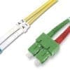 Die Glasfaser Patchkabel sind erhältlich in verschiedenen Faserklassen und Steckerkombinationen um jegliche Anforderungen zu erfüllen. Jedes Kabel wird einzeln im Polybeutel verpackt und mit einem Testreport versehen. Die Kabel garantieren beste Leistungseigenschaften bei möglichen Anwendungsszenarien wie z.B. Telekommunikation, Rack Verkabelung, Sensortechnologie oder im industriellen Umfeld.