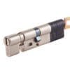 Yale Adjustable-Zylinder (L: 30/30 bis 60/65) für Linus® Smart Das MTM18A Mehrteilnehmer Modul ist die perfekte Ergänzung für Ihre D2100E und D2100EA IP Video Türstationen. Mit diesem Modul können Sie problemlos bis zu 18 Ruftasten anschließen, um eine umfassende und effiziente Kommunikationslösung für Ihr Gebäude oder Ihre Anlage zu schaffen. Egal, ob es sich um ein großes Wohngebäude, ein Bürokomplex oder eine gewerbliche Einrichtung handelt, das MTM18A Modul bietet die Flexibilität und Skalierbarkeit, um die Bedürfnisse Ihrer Anwendung zu erfüllen. Erweitern Sie Ihre Türstationen und verbessern Sie die Zugänglichkeit für Besucher und Bewohner mit diesem vielseitigen Mehrteilnehmer Modul.