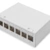 DIGITUS Desktop Modular Patch Panel, geschirmt, 6-Port Die Desktop Patch Panels von DIGITUS sind die ideale Lösung für SoHo Anwendungen (Smart Office Home Office). Das 4-Port Patchpanel ist die perfekte Lösung zur Organisation und Verwaltung von Netzwerkkabeln in einer Vielzahl von Umgebungen wie Industrie, Datenzentren, Büros, Gebäuden und Zuhause. Durch die vollständige Abschirmung wird das Patchpanel vor Störungen geschützt und gewährleistet eine stabile Übertragung. Das integrierte, kantenlose Design verleiht ihm eine elegante Optik und es kann flexibel als Tischgerät- oder zur Wandmontage installiert werden. Das Patchpanel ist einfach zu montieren und nimmt wenig Platz in Ihrem Büro oder Zuhause ein. Es eignet sich für einen 10-Zoll-Schrank oder Rack und verfügt über ein integriertes Kabelmanagement sowie eine abnehmbare obere Abdeckung, um eine saubere Verkabelung zu gewährleisten. Die Rückseiten-Gestaltung sorgt für mehr Ordnung und Eleganz. Hergestellt aus kaltgewalztem Stahl ist das Patchpanel langlebig und hoch kompatibel mit allen Arten von Modulen. Es ist zertifiziert und bietet somit eine zuverlässige und sichere Möglichkeit, Netzwerkkabel zu organisieren und zu verwalten. Das Patchpanel ist in der Farbe lichtgrau erhältlich und bietet 4 Ports für eine Vielzahl von Anwendungen. Dieses Patchpanel ist eine hochwertige und zuverlässige Lösung zur Organisation und Verwaltung von Netzwerkkabeln in verschiedenen Umgebungen.