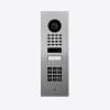 DoorBird D1101KV D1101KV Unterputz IP Video V2A Edelstahl Erleben Sie Komfort und Sicherheit mit der DoorBird D1101KV IP Video Türstation. Egal, ob Sie unterwegs sind oder einfach im Garten entspannen - DoorBird hält Sie immer auf dem Laufenden. Bei jedem Klingeln erhalten Sie eine Push-Mitteilung auf Ihr Smartphone oder Tablet. Sprechen Sie in HD-Qualität mit Ihren Besuchern und verpassen Sie nie wieder wichtige Momente.Smart Home beginnt an Ihrer Haustür mit DoorBird. Verbinden Sie die IP Video Türstation mit Ihrem Smartphone und kommunizieren Sie mit Besuchern von überall aus. Ob als eigenständige Einheit oder integriert in Ihre bestehende Smart-Home-Plattform - DoorBird bietet Flexibilität und einfache Steuerung. Nutzen Sie die App, um auch vorhandene elektrische Tür- und Toröffner zu kontrollieren.Die DoorBird Produkte sind Made in Germany, entwickelt und produziert von der Bird Home Automation GmbH in Deutschland. Jedes Produkt wird mit größter Sorgfalt und Präzision in deren Berliner Manufaktur gefertigt. Vertrauen Sie auf die Qualität und Vielfalt, die DoorBird für Ihr Zuhause bereithält.