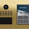 DoorBird D31TDH Video Türstation Edelstahl V4A Messing-Optik Mit DoorBird bleiben Sie immer informiert, ganz gleich ob Sie vor Ort oder unterwegs sind. Sobald jemand an der Tür klingelt, erhalten Sie eine Push-Benachrichtigung auf Ihr Smartphone oder Ihre DoorBird IP-Video-Innenstation. Dank der DoorBird-App können Sie Besucher in HD-Qualität sehen, in Echtzeit mit ihnen sprechen und bei Bedarf die Tür öffnen. Auch bei Anlieferungen außerhalb der Geschäftszeiten oder bei Abfragen Ihrer Anwesenheit können Sie sofort reagieren. Mit DoorBird verpassen Sie keine wichtigen Interaktionen und behalten immer die Kontrolle über Ihren Eingangsbereich – komfortabel, sicher und von überall.