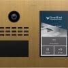 DoorBird D31TDH Video Türstation Edelstahl, Gold-Optik Mit DoorBird bleiben Sie immer informiert, ganz gleich ob Sie vor Ort oder unterwegs sind. Sobald jemand an der Tür klingelt, erhalten Sie eine Push-Benachrichtigung auf Ihr Smartphone oder Ihre DoorBird IP-Video-Innenstation. Dank der DoorBird-App können Sie Besucher in HD-Qualität sehen, in Echtzeit mit ihnen sprechen und bei Bedarf die Tür öffnen. Auch bei Anlieferungen außerhalb der Geschäftszeiten oder bei Abfragen Ihrer Anwesenheit können Sie sofort reagieren. Mit DoorBird verpassen Sie keine wichtigen Interaktionen und behalten immer die Kontrolle über Ihren Eingangsbereich – komfortabel, sicher und von überall.