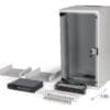 DIGITUS Netzwerk-Set SOHO PRO, 254 mm 10" - 12HE, 315 x 300mm Ob Privatbereich, Büro oder bei Unterverteilungen mit geringen Platzverhältnissen: Mit den kompakten 254 mm (10 Zoll)-Lösungen der SOHO Pro Serie installieren Sie ihr Netzwerk, wo sie es möchten. Die Montage erfolgt in wenigen Schritten und ist dank beiliegender Schritt-für-Schritt Anleitung kinderleicht. Erhältlich in drei Ausführungen von Höheneinheiten (6 HE, 9 HE, 12 HE) werden in diesen Netzwerk-Sets perfekt aufeinander abgestimmte DIGITUS Komponenten ergänzt, um schnell und einfach eine einsatztaugliche IT-Verkabelung zu gewährleisten. Der Netzwerkschrank sowie das jeweilige Zubehör (bspw. Switch, Patch Panel, Steckdosenleiste, Fachboden, Kabelführungspanel, Patchkabel, etc.) werden in einem kompakten Karton geliefert.
