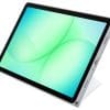 Samsung Book Cover für Galaxy Tab A11+, White Erlebe ein vernetztes und motivierendes Training mit ErgoFix H24, der universellen Halterung, die sich mühelos an Stangen (0,55" - 1,33"/ 14 mm - 34 mm) deines Fitness-Equipments befestigen lässt. Ob auf deinem Spinning-Bike, Laufband oder anderen Geräten – ErgoFix H24 macht es einfach, Tablets bis zu 37 cm (14,6 Zoll) zu integrieren. Verbessere deinen Workout-Komfort mit der ErgoFix H24: Diese Halterung bietet 360-Grad-Drehbarkeit für den optimalen Blickwinkel während des Trainings. Entwickelt für Vielseitigkeit, eignet sich ErgoFix H24 für das Ansehen von Trainingsvideos im Fitnessstudio. Hergestellt aus langlebigen Materialien und ausgestattet mit einer breiten Auflagefläche sowie schützenden Gummipads, garantiert sie, dass dein Gerät sicher und kratzerfrei bleibt. Steigere deine Trainingsleistung, ohne Kompromisse bei Sicherheit und Stabilität einzugehen. Der neue 4smarts ErgoFix H24 ist ein hervorragendes Tool für den täglichen Gebrauch. Du kannst es beim Einkaufen benutzen, indem du dein Tablet mit deiner Einkaufsliste am Einkaufswagen befestigst, du kannst es beim Radfahren in der Natur oder beim Spaziergang mit dem Kinderwagen benutzen. Aber das sind nicht die einzigen Möglichkeiten, die du nutzen kannst. Die Halterung ist eine perfekte Unterstützung beim Indoor Training. Die neue ErgoFix H24 Tablet-Halterung ist das ideale Werkzeug für Sportler, die Apps wie Rouvy, Zwift, Strava oder TrainerRoad nutzen. Er ermöglicht es dir, dein Tablet oder Smartphone mit wichtigen Informationen direkt vor deinen Augen zu halten. ErgoFixH24 unterstützt auch die kreative Arbeit von Künstlern oder Musikern. Da es sich um eine Universalhalterung handelt, kannst du sie auch in deinem Betrieb einsetzen, wo sie an Gabelstaplern, Transportgeräten und Arbeitsplattformen befestigt werden kann.