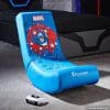 Mit dem Thrustmaster T598 steigst du direkt in die Welt des Direct-Drive-Racings ein – ohne Kompromisse. Der kraftvolle 5?Nm Axial-Flux-Motor liefert direktes, ruckelfreies Feedback mit extrem niedriger Latenz (nur 5?ms). Das 30?cm große Sportlenkrad mit griffiger Oberfläche ist abnehmbar und unterstützt alle Add-ons aus dem Thrustmaster-Ökosystem. Besonders stark: Das integrierte Race-Dash mit LED-Tasten zeigt dir Telemetriedaten wie Geschwindigkeit, Rundenzeiten oder Einstellungen direkt während der Fahrt an.Die beiliegenden Raceline LTE-Pedale mit kontaktloser H.E.A.R.T.-Technologie bieten präzises Ansprechverhalten und lassen sich mechanisch in Widerstand und Position anpassen. Mit voller Kompatibilität zu PC, PS4 und PS5 sowie der Option, Kupplung, Load-Cell oder weitere Bedienelemente nachzurüsten, ist das T598 ein zukunftssicheres Komplettpaket für ambitionierte Simracer.