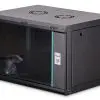 DIGITUS Wandgeh. Dynamic-N Serie 600x450mm 7HE unmon. Schwarz Die Netzwerkschränke zur Wandmontage der Dynamic-N Serie wurden für einen einfachen und besonders kostenoptimierten Netzwerkausbau entwickelt. Dach, Boden und Rückwand eines jeden Schrankes sind mit einem vorgestanzten Kabeleinlass ausgestattet. Für die Aufnahme eines Lüftermoduls wird das Dachchassis ebenfalls mit einem ausgestanzten Bereich versehen. Zwei Paar galvanisierte, mit in beide Richtungen ablesbare Höheneinheiten beschriftete 483 mm (19 Zoll)-Profilschienen sind im Inneren verbaut. Diese lassen sich in der Tiefe verstellen. Jeder Schrank ist eine robuste Stahlkonstruktion aus bis zu 1,2 mm starkem Stahlblech. Die Farbgebung erfolgt in Form von elektrostatischer Pulverbeschichtung in den Standardfarben Grau (RAL 7035) und Schwarz (RAL 9005). Abnehmbare Seitenwände sowie die abschließ- und abnehmbare Fronttür, verbessern die Zugänglichkeit. Ein Türanschlagswechsel kann vorgenommen werden. Die Wandmontage erfolgt in zwei einfachen Arbeitsschritten: Das mitgelieferte Montageblech wird an die Wand geschraubt und im Anschluss mit dem Gehäuse verbunden. Für eine vereinfachte Logistik wird die Dynamic-N Serie unmontiert im platzsparenden Flatpack geliefert. Die Montage des Wandgehäuses kann schnell und unkompliziert anhand der beiliegenden Montageanleitung durchgeführt werden.