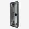 DoorBird D2101KV/D2102FV Fingerprint 50 Aufp.RAL9007 Stellen Sie sich vor, Sie sind gerade nicht zu Hause und Ihre Kinder haben sich ausgeschlossen oder der Paketbote bringt eine Lieferung. Mit DoorBird ist das nun kein Problem mehr. Bei jedem Klingeln bekommen Sie eine Push-Mitteilung auf Ihr Smartphone oder Tablet und können mit dem Besucher sprechen und ihn in HD-Qualität sehen. So verpassen Sie garantiert keinen Besucher mehr. Mit DoorBird sind Sie unterwegs und doch zu Hause, auch wenn ein Einbrecher die Türklingel zur Anwesenheitskontrolle betätigt.DoorBird ist die smarte Lösung für Ihre Eingangstür. Verbinden Sie Ihre DoorBird IP Video Türstation mit Ihrem Smartphone und unterhalten Sie sich mit Ihren Besuchern auch von unterwegs!Die IP Video Türstation kann als eigenständige Einheit betrieben oder in eine bestehende Smart-Home-Plattform integriert werden. Auch bereits vorhandene, klassische Installationen wie Türgongs oder elektrische Tür- und Toröffner können Sie mit DoorBird weiterverwenden und über die App steuern.