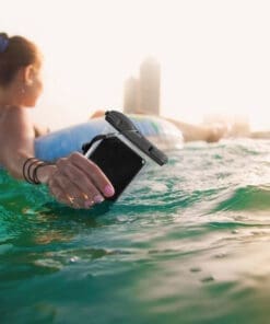 Cellularline Voyager waterproof case universal Schwarz – Bild 4