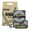 EPSON 18mm Khaki Weiß LK5QWJ Schriftband matt 8m Das Epson Matte Tape in Rot mit schwarzer Schrift ist ideal für vielfältige Anwendungen. Mit einer Breite von 18 mm und einer Länge von 8 m eignet es sich perfekt zum Etikettieren von Gläsern, Personalisieren von Geschenken, Bastelaktivitäten und der Organisation von Geräten sowohl zu Hause als auch im Büro.