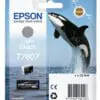 Epson Tintenpatrone T7607 hell schwarz (25,9ml) Erleben Sie mit dieser Tinte atemberaubend lebensechte Farben. Sie ist Teil eines Neun-Farben-Systems, das ein breites Farbspektrum erzielt.<br><br>Alle diese neuen Tinten besitzen eine hohe optische Dichte und verbessern die Farbübergänge in dunklen Bereichen. Das verleiht Ihren Bildern sowohl im Schwarzweiß- als auch im Farbdruck eine umwerfende Detailtreue. Die Reduzierung des Bronzetons ermöglicht extrem präzise Farbtöne.