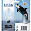 Epson Tintenpatrone T7609 hell hell Schwarz (26 ml) Erleben Sie mit dieser Tinte atemberaubend lebensechte Farben. Sie ist Teil eines Neun-Farben-Systems, das ein breites Farbspektrum erzielt.<br><br>Alle diese neuen Tinten besitzen eine hohe optische Dichte und verbessern die Farbübergänge in dunklen Bereichen. Das verleiht Ihren Bildern sowohl im Schwarzweiß- als auch im Farbdruck eine umwerfende Detailtreue. Die Reduzierung des Bronzetons ermöglicht extrem präzise Farbtöne.