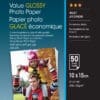 Fotodruck für jeden Tag<br>Egal, ob Sie Ihre letzten Urlaubsschnappschüsse als Ausdruck an den Kühlschrank hängen möchten, ob Sie Bilder für ein Schulprojekt oder Fotozuschnitte für eine Fotowand brauchen – mit diesem hochwertigen Fotopapier erhalten Sie immer die bewährte Epson Qualität. <br><br>Optimale Teamarbeit<br>Dieses Fotopapier wurde speziell für das Tintenangebot von Epson entwickelt, um bestmögliche Qualität zu liefern. Es ist außerdem für jeden Tintenstrahldrucker mit rückseitiger Papierzufuhr geeignet, unabhängig von der Marke.<br><br>Immer richtig für Ihre Anforderung<br>Epson bietet eine Auswahl verschiedener Fotopapiere. So ist sichergestellt, dass Sie für jede Situation das richtige Produkt zum richtigen Preis finden. Das Value Glossy Photo Paper mit 183 g/m² ist das Einstiegspapier mit drei Sternen im Angebot von Epson. Außerdem hat Epson das Glossy Photo Paper (vier Sterne, 200 g/m²), das Premium Glossy Photo Paper (fünf Sterne, 255 g/m²) und schließlich das Ultra Glossy Photo Paper (fünf Sterne Plus, 300 g/m²) im Angebot – für all diejenigen, die professionelle und langhaltbare Qualität benötigen. <br><br>Auswahl und Vielseitigkeit<br>Unser Papier eignet sich ideal für eine große Bandbreite von Einsatzmöglichkeiten. Das Value Glossy Photo Paper ist in zwei Formaten erhältlich: DIN A4 und 10 x 15 cm. Es ist in Packungsgrößen mit 20, 50 oder 100 Blatt verfügbar. Das Papier wird in einer wiederverschließbaren Verpackung verkauft. Daher lässt es sich leicht vor Feuchtigkeit und Licht schützen.