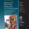 Fotodruck für jeden Tag<br>Egal, ob Sie Ihre letzten Urlaubsschnappschüsse als Ausdruck an den Kühlschrank hängen möchten, ob Sie Bilder für ein Schulprojekt oder Fotozuschnitte für eine Fotowand brauchen – mit diesem hochwertigen Fotopapier erhalten Sie immer die bewährte Epson Qualität.<br><br>Optimale Teamarbeit<br>Dieses Fotopapier wurde speziell für das Tintenangebot von Epson entwickelt, um bestmögliche Qualität zu liefern. Es ist außerdem für jeden Tintenstrahldrucker mit rückseitiger Papierzufuhr geeignet, unabhängig von der Marke.<br><br>Immer richtig für Ihre Anforderung<br>Epson bietet eine Auswahl verschiedener Fotopapiere. So ist sichergestellt, dass Sie für jede Situation das richtige Produkt zum richtigen Preis finden. Das Value Glossy Photo Paper mit 183 g/m² ist das Einstiegspapier mit drei Sternen im Angebot von Epson. Außerdem hat Epson das Glossy Photo Paper (vier Sterne, 200 g/m²), das Premium Glossy Photo Paper (fünf Sterne, 255 g/m²) und schließlich das Ultra Glossy Photo Paper (fünf Sterne Plus, 300 g/m²) im Angebot – für all diejenigen, die professionelle und langhaltbare Qualität benötigen.<br><br>Auswahl und Vielseitigkeit<br>Unser Papier eignet sich ideal für eine große Bandbreite von Einsatzmöglichkeiten. Das Value Glossy Photo Paper ist in zwei Formaten erhältlich: DIN A4 und 10 x 15 cm. Es ist in Packungsgrößen mit 20, 50 oder 100 Blatt verfügbar. Das Papier wird in einer wiederverschließbaren Verpackung verkauft. Daher lässt es sich leicht vor Feuchtigkeit und Licht schützen.