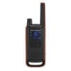 MOTOROLA Funkgerät TALKABOUT T82 Der TALKABOUT T82 Extreme ist der robuste Reisebegleiter, den du auf all deinen wildesten Abenteuern benötigst. Mit einem IPX4-Zertifiziert ist der T82 Extreme wetterfest - in der Lage, den härtesten Umgebungen standzuhalten.<br></p><br>Das neue versteckte Display macht das Aufrufen einfacher und es geht an, wenn man es braucht Durch die easy Pairing-Taste wird das Setup zum Kinderspiel. Eine eingebaute LED-Taschenlampe bietet Notlicht, damit Sie ihre Karte auch im Dunkeln lesen können. Und mit essentiellen Zubehörteilen und einer Reichweite von bis zu 10 km hält das TALKABOUT T82 Extreme Sie in Verbindung, ob Sie auf den rauesten Wanderungen oder höchsten Gipfeln sind.