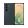 Samsung Silicone Magnet Case für Galaxy Fold8 Ultra green Matte, weiche Oberfläche für griffigen HaltMit dem Silicone Magnet Case liegt dein komfortabel und angenehm in der Hand. Das Material überzeugt mit einer weichen Textur, die sich großartig anfühlt und schützt nicht nur die Rückseite deines Smartphones sondern auch den Rahmen. Dank des integrierten Magneten kannst du ganz einfach nützliches Zubehör befestigen und kabelloses Laden komfortabel nutzen. Das Silicone Magnet Case kommt mit einem Anti-reflecting Film für das Frontdisplay – für zusätzlichen Schutz.