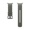 Samsung Peakform Band, Olive (für WatchUltra /2) Durch das Schnellwechselsystem, kannst du innerhalb von Sekunden das Band ohne weitere Hilfsmittel und mit nur einem Knopfdruck wechseln. Wähle ein Armband das zu deinem Stil passt und verleihe deiner Galaxy Watch einen persönlichen Touch.