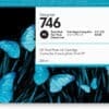 HP 746 Fotoschwarz DesignJet Tintenpatrone, 300 ml Ideal für Druckdienstleister, Hersteller/Benutzer von GIS-Karten und Einzelhändler – zur Ausgabe von technischen Dokumenten, Grafiken und anderen Drucken in hoher Qualität.Neue hochauflösende HP Druckköpfe mit Dual-Drop-Technologie machen spezielle helle Tinten überflüssig. Die HP High Definition Nozzle Architecture (HDNA) mit 2400 Düsen pro Zoll bietet doppelte Düsendichte.