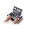 ATEN UC9020 StreamLIVE HD, Multi-Kanal AV-Mixer Verwandeln Sie Ihre Wände in dynamische Bildflächen /nFür die ansprechendsten und kreativsten visuellen Erlebnisse bietet das 55" (140 cm) große Videowand-Display MultiSync® UN552VS eine noch bessere Bildqualität, eine noch unkompliziertere Installation und längere Leistungsfähigkeit. Was Installation und Betrieb so einfach macht, sind leistungsstarke Kalibrierungsmöglichkeiten, die während der gesamten Nutzungsdauer des Displays für eine hervorragende Bildqualität sorgen. Stellen Sie die Bildeigenschaften ein, die den Anforderungen Ihrer jeweiligen Anwendungen entsprechen, und zeigen Sie großformatige Bilder über mehrere Displays hinweg an. Da die aneinander grenzenden Rahmen eine Breite von lediglich 0,88 mm haben, entsteht der Eindruck einer einheitlichen, ausgedehnten Videowandfläche mit praktisch nicht wahrnehmbaren Unterbrechungen. Die Bildschirmhelligkeit von 500 cd/m² und eine Antireflexbeschichtung sorgen selbst in sehr hellen Umgebungen für eine perfekte Erkennbarkeit der Inhalte ohne störende Spiegelungen. Ganz gleich, ob Sie die Aufmerksamkeit von Kunden in Einkaufszentren gewinnen, Museumsbesucher unterhalten oder Menüoptionen präsentieren möchten: Mit diesen großen, modular aufgebauten Displays in verschiedenen Formen und Gestaltungsformaten werden Ihre Botschaften wahrgenommen.