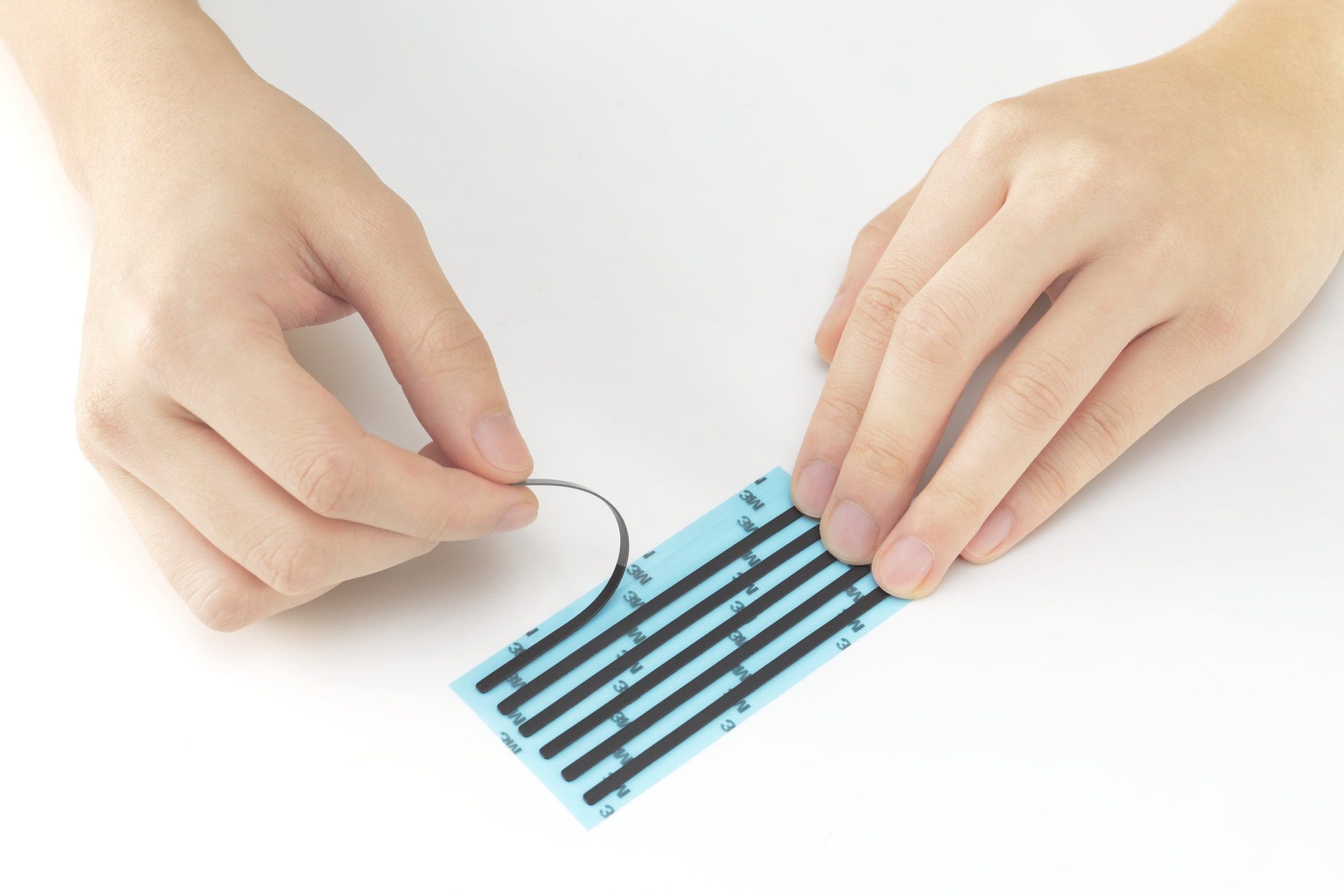 Kensington Ersatz-Zubehör-Kit für MagPro Magnetische Blickschutzfilter für Laptops Kensington Ersatz-Zubehör-Kit für MagPro Magnetische Blickschutzfilter für Laptops – Bild 2