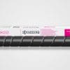 Kyocera TK8615M TA Toner magenta 24.000Seiten Funktionalität und Zuverlässigkeit erreichen Sie mit Kyocera-Tonern. Indem Sie auf Kyocera Toner zurückgreifen, stellen Sie neben einer hohen Druckleistung auch eine gleichbleibend hohe Qualität sicher.