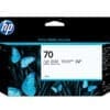 HP 70 Fotoschwarz DesignJet Druckerpatrone, 130 ml Konzipiert für professionelle Fotografen, die hochwertige Ausdrucke zum Ausstellen oder Verkaufen benötigen und die Vorteile der pigmentierten Original HP Tinten zu schätzen wissen. Diese Kunden erkennen, dass Original HP Druckköpfe überragende Qualität bieten.<br>Drucken Sie Fotos in Museumsqualität auf nahezu allen Druckmedien – mit langlebigen Druckköpfen. Die bahnbrechende HP Tintenstrahl-Drucktechnologie mit pigmentierten HP Vivera Tinten ist ideal für professionelle Fotografen. Sie garantiert bewährte HP Qualität und Zuverlässigkeit.
