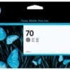 HP 70 Grau Druckerpatrone, 130 ml HP 70 Tintenpatronen Gloss Enhancer eignen sich ideal für professionelle Fotografen und Grafikdesigner, die Ausdrucke von Bildern und Fotografien in Museumsqualität sowie Proofs und Kunstreproduktionen mit dauerhafter Bildstabilität erstellen möchten.<br>Bringen Sie Ihre Ideen perfekt zum Ausdruck. Egal, wie häufig Sie drucken: Sie erhalten immer denselben einheitlichen Glanz – ob in hellen oder dunkleren Bildbereichen. Dafür sorgt der HP Gloss Enhancer sowohl auf hochglänzenden als auch auf seidenmatten Foto-Druckmedien. Weniger Ausschuss und weniger Arbeit sparen Zeit und Geld.