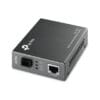 Omada MC112CS Ethernet Konverter RJ45 Singlemode SC Der 24-Port-Fast-Ethernet-Switch TL-SF1024 ist speziell auf die Konnektivitätsbedürfnisse von Arbeitsgruppen und Abteilungen zugeschnitten. Als zuverlässiger, einfach zu bedienender Switch ohne komplexes Management bietet der TL-SF1024 24 10/100-Mbps-Ports. Der TL-SF1024 kombiniert die Benutzerfreundlichkeit mit der unübertroffenen Leistung, was einen außergewöhnlichen Wert für den kostenbewussten Netzwerk-Administrator darstellt, der die bestmögliche Lösung zum bestmöglichen Preis haben will.