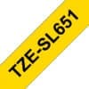 Brother TZe-SL651 gelb/schwarz, 24 mm, selbstlaminierend, 8 m Das Brother selbstlaminierende Schriftband TZe-SL261 mit schwarzer Schrift auf weißem Hintergrund ist ideal für die langfristige Kennzeichnung von Kabeln und Leitungen. Das Schriftband hat spezielle Klebe- und Etiketteneigenschaften, die sicherstellen, dass Ihre Etiketten fest um die Leitungen und Kabel herum angebracht bleiben. Dank der Laminierung ist das Schriftband besonders lange haltbar, da es wisch-, wetter- und kratzfest ist und somit selbst extremen Bedingungen hinsichtlich Abrieb, Temperaturen, Chemikalien und UV-Licht standhält. Es ist geeignet für die P-touch-Modelle, 36 mm breite TZe-Bänder bedrucken können.