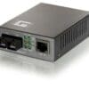 Cable sharing Adapter zum gleichzeitigen Betrieb von zwei 4-adrigen Diensten, hier: 1 x Ethernet und 1 x Telefon (ISDN), über eine 8-adrige Installationsleitung.