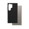 CARE Fashionable Case Black Samsung Galaxy S25 Ultra Eine Hülle für die Furchtlos Modischen Mit CARE by PanzerGlass bringst du deine Technik zu Ruhm und Ehre. Die hochwertigen Hüllen sind so konzipiert, dass sie eine Erweiterung deines Outfits sind und die Grenzen von Stil, Nachhaltigkeit und Schutz erweitern, während du der Modekurve immer einen Schritt voraus bist.Care by PanzerGlass unterstreicht deinen einzigartigen Stil und sorgt dafür, dass du mit jedem Look auffällst. Das schlanke Design und der weiche Halt bieten das perfekte Gleichgewicht zwischen schlichter Ästhetik und Komfort, so dass du dein Gerät mit Freude in der Hand hältst. Dank des verbesserten Kameraschutzes kannst du deine Erinnerungen schützen, ohne Kompromisse beim Stil einzugehen. Und Dank der Unterstützung von kabellosem Qi-Laden kannst du dein Gerät mühelos aufladen und bereithalten.