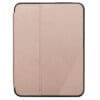 Targus Click-In iPad mini 6th Generation Rose Gold Schützen Sie Ihr iPad mini (6. Generation) 21,1 cm (8,3 Zoll) mit einem robusten Fallschutz in Militärqualität. Das Targus Click-In Case ist auf Langlebigkeit ausgelegt, ohne das Gewicht zu erhöhen, und verfügt über eine flexible Schale mit umlaufendem Rahmen und verstärkten Ecken, um Stöße und Dellen abzuwehren.Das Case passt sich auch an das iPad mini (6. Generation) 21,1 cm (8,3 Zoll) an und sorgt so für einen passgenauen, sicheren Sitz. Es ist so konstruiert, dass es den Schall umleitet und so den Klang verbessert. Präzise Aussparungen ermöglichen den vollen Zugriff auf Bedienelemente, Anschlüsse und Kameras. Die integrierte Schlaufe zum Aufbewahren und Aufladen Ihres Apple Pencil oder Stylus sorgt für zusätzliche Effizienz.Die strukturierte Abdeckung dient dem Schutz, während ein rutschfestes Inneres es Ihnen erleichtert, Ihr Gerät in beliebige Betrachtungswinkel oder eine bequeme Schreibposition zu bringen. Alles in allem ist es eine hervorragende Wahl zum Schutz Ihres Tablets.