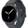 Samsung Galaxy Watch8 LTE SM-L335 44mm, Dark Gray Modern, smart und intuitiv: Das ist die neue Galaxy Watch8. Als dein persönlicher Schlaf-und Fitness-Coach hilft sie dir, mit der Power von AI, deinen eigenen Rhythmus für einen bewussten Lebensstil zu finden.Mit dem individuellem Schlafcoaching der Galaxy Watch8 hast du Einblicke in deine nächtliche Regeneration, sodass du im Einklang mit deiner inneren Uhr leben und mit Energie in den Tag starten kannst. Auch die Belastung deines Gefäßsystems kann die Galaxy Watch8 im Schlaf erkennen und dir Tipps für mehr Ausgeglichenheit geben. Wie sieht es mit deiner Ernährung aus? Der Antioxidantien-Index verrät dir, ob du genügend sekundäre Pflanzenstoffe zu dir nimmst.Doch nicht nur gesunde Ernährung und guter Schlaf ist wichtig für unsere körperliche und mentale Balance, auch ausreichend Bewegung gehört dazu. Erreiche deine Fitnessziele in deinem eigenen Tempo. Mit der Galaxy Watch8 hast du deinen eigenen Lauf-Coach, der dich mit personalisierten Trainingsplänen und -analysen Schritt für Schritt näher an dein Ziel bringt.Im Alltag bist du smart unterwegs und kannst dich auf dich selbst konzentrieren, denn mit Google Gemini hast du einen smarten AI-Assistenten direkt am Handgelenk. Gemini erinnert dich zum Beispiel daran, dass du gleich eine Verabredung mit Freunden zum Brunch hast. Oder du lässt dir per Sprachbefehl eine kürzere Lauf-Route vorschlagen, um schneller zurück zu sein. Du merkst, dass du dich trotzdem verspäten wirst? Verfasse mit Hilfe von Gemini eine Nachricht und schicke sie an deine Freunde. Alles, mit deiner Stimme und ohne dein Smartphone in die Hand nehmen zu müssen.Deine Galaxy Watch8 lässt sich zudem perfekt an deinen Look anpassen. Mit dem verbesserten Schnellverschluss kannst du verschiedene Armbänder einfach per Klick austauschen. In Verbindung mit dem ultraschlanken Gehäuse liegt die Watch so komfortabel an deinem Handgelenk, dass du sie auch den Rest des Tages kaum spüren wirst. Der schnelle Prozessor und der ausdauernde Akku sorgen dafür, dass du