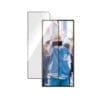 PanzerGlass ECO MATRIX Screen Protector Galaxy S25 Ultra Kein "Oops!" mit Hoops! Der PanzerGlass Hoops Kameraobjektiv-Schutz bewahrt Ihre Kameraobjektive vor versehentlichem Herunterfallen auf steinharten Böden, Stößen gegen scharfe Ecken und dem kratzenden Kuss von Schlüsseln in Ihrer Tasche. Die schlanken, profiloptischen Ringe sind mit kratz- und stoßfestem Glas sowie einem schwarzen Aluminiumrahmen ausgestattet, der Ihre Objektive schützt und gleichzeitig toll aussieht. Und wenn Sie sich Gedanken über Bildverzerrungen machen, können Sie beruhigt sein: Hoops beeinträchtigen weder die Klarheit Ihrer Objektive noch die Qualität Ihrer Fotos - sie geben Ihnen einfach ein wenig mehr Sicherheit. Die optischen Ringe sind für eine einfache Anwendung und perfekte Passform konzipiert. Sie sind entlang der Kanten mit einem Silikonkleber ausgestattet und werden mit einem einfach zu verwendenden Applikator geliefert, der die Installation kinderleicht werden lässt! Und denken Sie daran: Sobald Hoops installiert sind, werden Sie nie wieder die Angst haben, Ihr Telefon mit der Kamera voran auf den Boden fallen zu sehen. Dies mag zwar nicht passieren, aber wenn doch, werden Sie es bereuen, nicht auf "In den Warenkorb legen" geklickt zu haben. Hoops schützen und verlängern die Lebensdauer Ihres Telefons, damit Sie es eines Tages an jemanden weitergeben können, der es genauso lieben wird wie Sie. Es ist der neue Kreislauf des Telefonlebens.